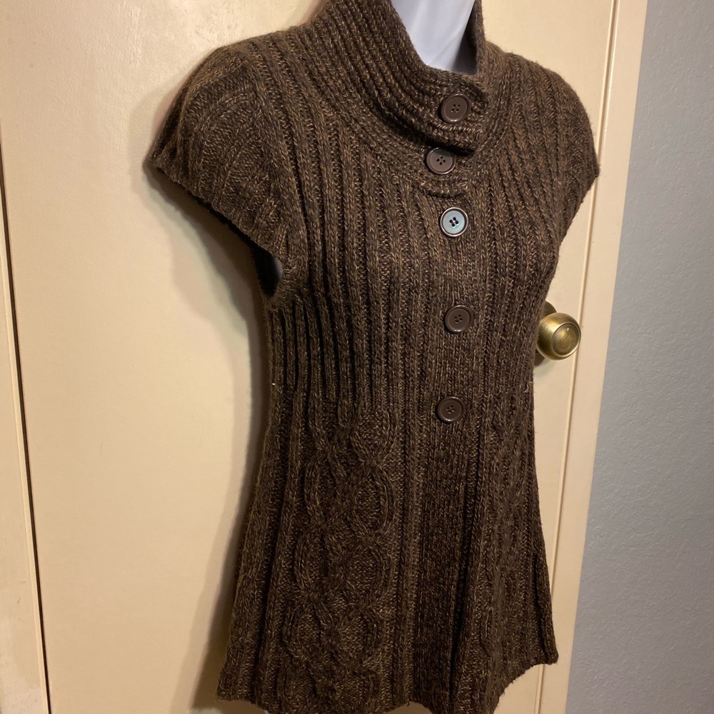 Mandarin style collar, short sleeve knit top ☀️ 2/$30